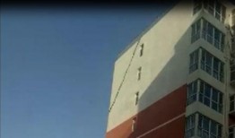 天津樓頂爆料事件視頻,高空驚魂，真相揭曉