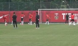 國足記者爆料新聞視頻播放,新聞視頻背后的精彩瞬間