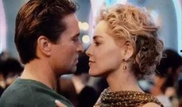 本能1992在線觀看,重溫經典，揭秘人性深處的原始沖動